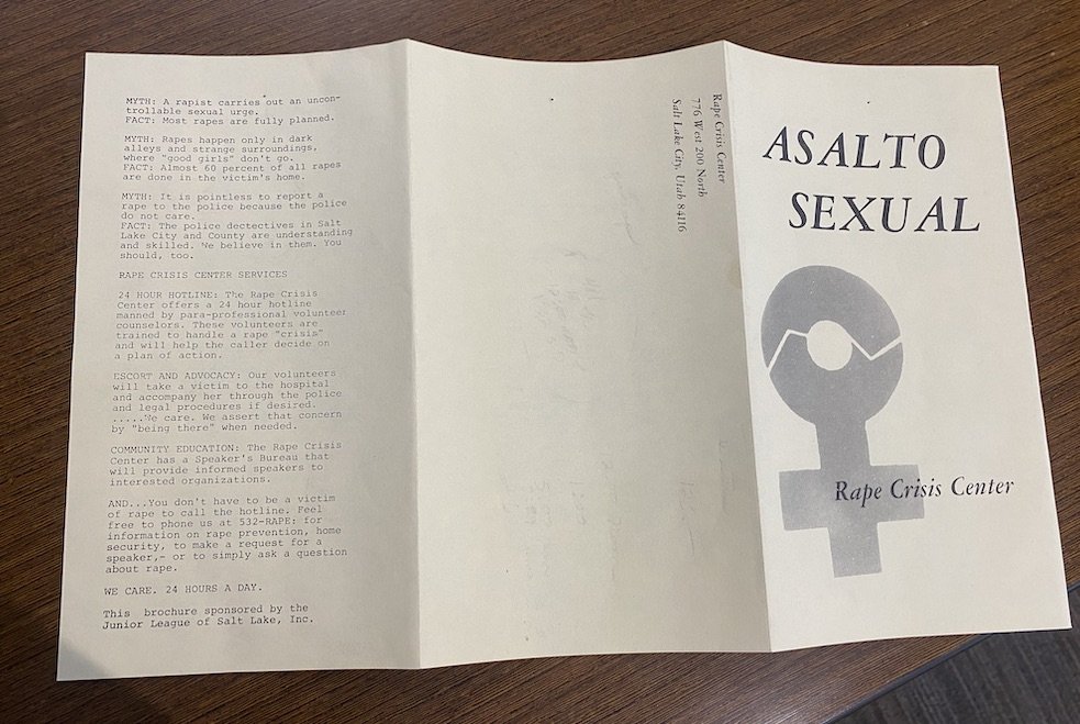 Pamphlet from the 1970s in Spanish about sexual assault and help from the Rape Crisis Center.